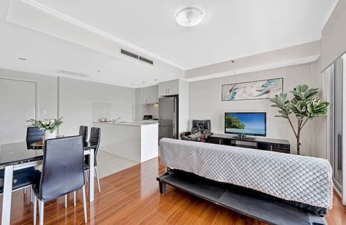 Burwood Apartment | Convenient 2B2B Stay in Family-Friendly Burwood