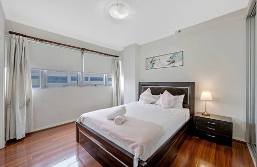 Burwood Apartment | Convenient 2B2B Stay in Family-Friendly Burwood