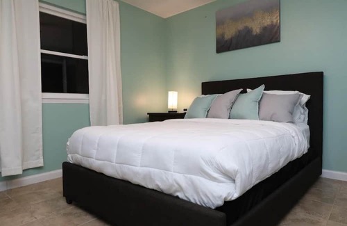 Sunrise Acres House | Family-Friendly Getaway with Breakfast & Kitchen Access