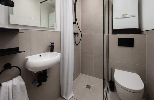 Findorff-Burgerweide Apartment | Modern Haven at the Cove: Perfect for Family Getaways