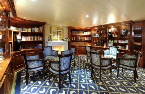 Golzheim Boat Rental | Elegant Stay at MS Rembrandt van Rijn with Family Amenities