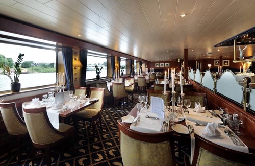 Golzheim Boat Rental | Elegant Stay at MS Rembrandt van Rijn with Family Amenities