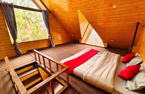 Fagu Cottage | Cozy Family Room with Mountain View - Snowind Cottages
