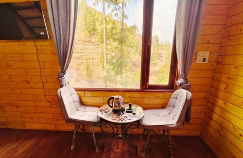 Fagu Cottage | Cozy Family Room with Mountain View - Snowind Cottages