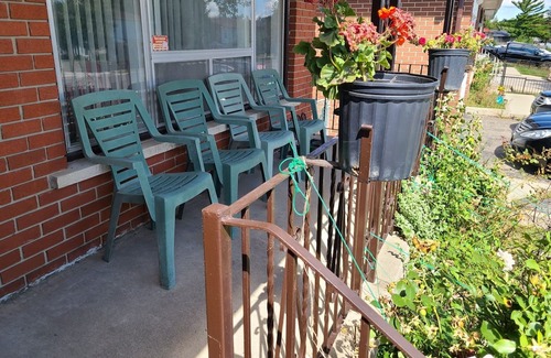 Malton House | Independent One Bedroom Suite Near Pearson Airport