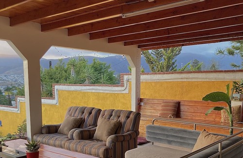 Maestros House | Serene Retreat with Terrace and Spectacular Views