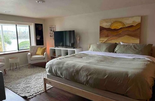 Fairview House | Tranquil Lakeside Retreat with Hot Tub and Kayaks