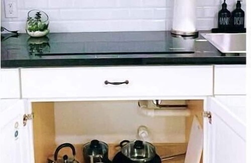 Houston Apartment | Inviting Studio Apartment with Jacuzzi Near IAH Airport