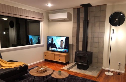 Oamaru House | Enjoy Family-Friendly Comfort at The Sea View BnB