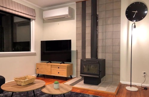 Oamaru House | Enjoy Family-Friendly Comfort at The Sea View BnB