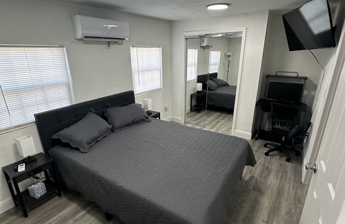 Southwest Apartment | Charming Guesthouse with Pool and Spa in Prime Location