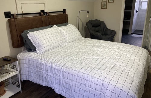 Fletcher Apartment | Cozy Pine Guesthouse: Family & Pet Friendly in Asheville