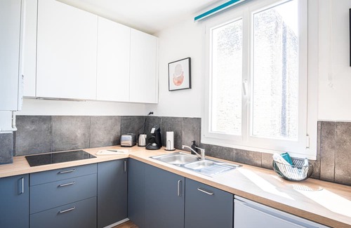 Cote Ouest Ormeaux Apartment | Convenient Apartment Steps from Train Station and Tram