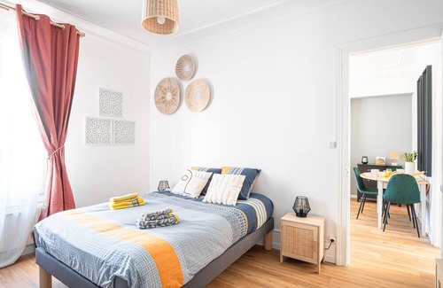 Cote Ouest Ormeaux Apartment | Convenient Apartment Steps from Train Station and Tram