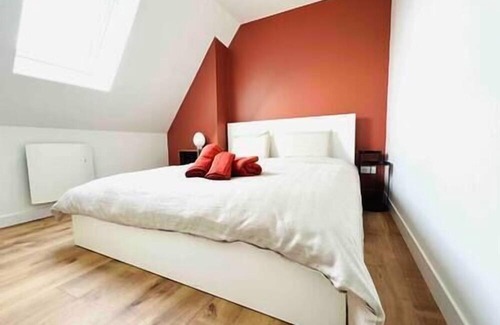 Malo-les-Bains Apartment | Cozy Retreat Near the Sea with Breakfast & Family Amenities