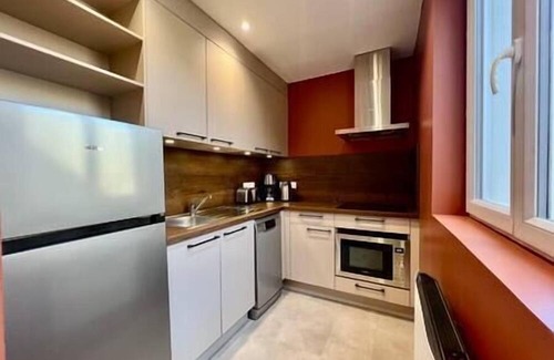 Malo-les-Bains Apartment | Cozy Retreat Near the Sea with Breakfast & Family Amenities