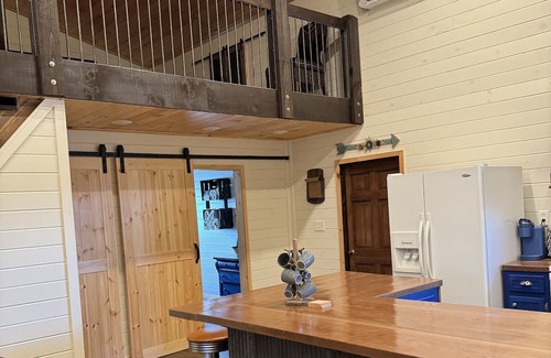 Jamestown Cabin | Inviting 2-Bedroom Cabin with WiFi & AC in Jamestown