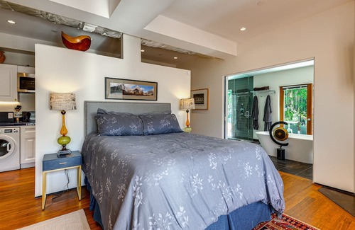 Santa Monica Canyon Apartment | Stylish Santa Monica Studio Steps from the Beach