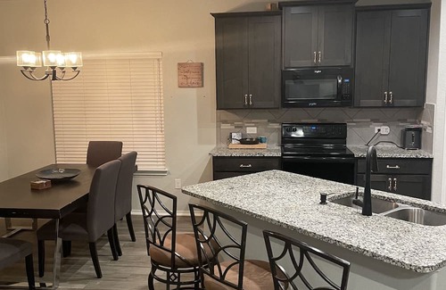 San Antonio House | Inviting Home with Skyline Views - Close to Attractions