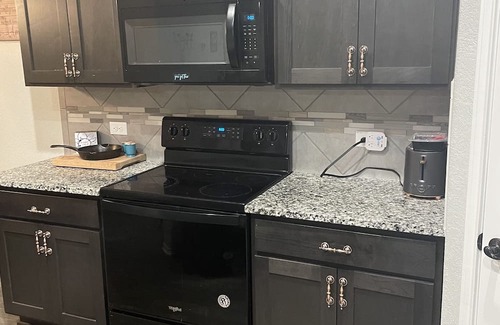 San Antonio House | Inviting Home with Skyline Views - Close to Attractions