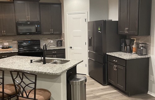San Antonio House | Inviting Home with Skyline Views - Close to Attractions