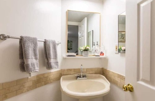 Kawartha Lakes Apartment | Cozy Country Retreat: Tree Farm Stay with Ocean View