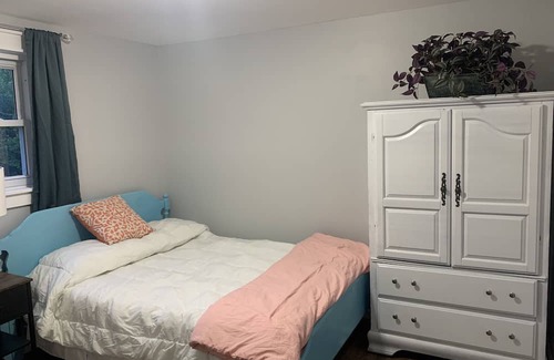 Gracewood House | Masters Rental: Family-Friendly with Breakfast Included