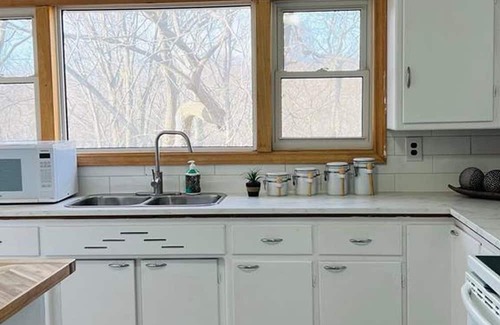 Central Elgin Cottage | Peaceful Coastal Retreat - Steps from the Beach!
