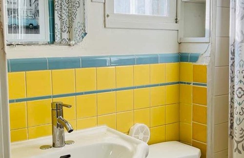 Central Elgin Cottage | Peaceful Coastal Retreat - Steps from the Beach!