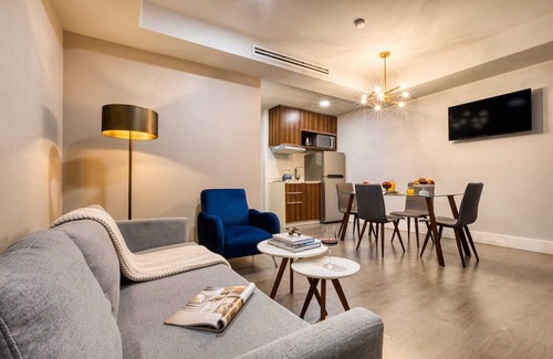 Zona Rio Apartment | Inviting 1BR Apartment with Gym, Cinema, and Lounge Access
