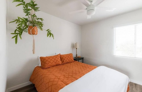 Logan Heights Apartment | Cozy Top Floor Condo with Pet-Friendly Amenities