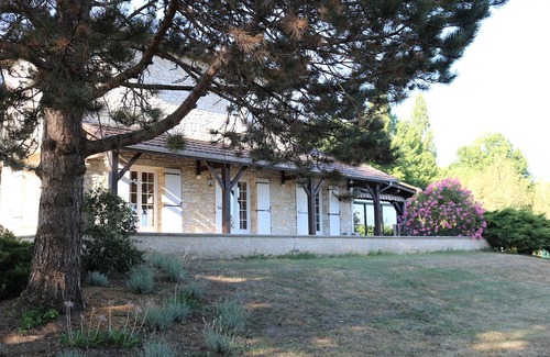 Bergerac House | Beautiful Family Home with Pool in Green Oasis Near Everything