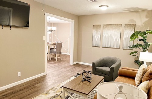 Orange House | Inviting 1-Bedroom Stay in Central Orange with WiFi & AC