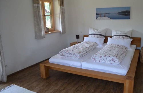Gaißach Apartment | Cozy Apartment in Gaißach with Kitchen and Breakfast Included