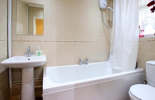 Norwich House | Family-Friendly 3-Bed House Steps from California Cliffs