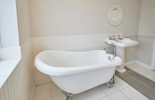 Great Ayton House | Discover Roseberry Topping Townhouse - Pet Friendly Retreat