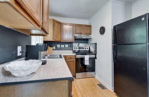 Murfreesboro House | Pet-Friendly Sunset Cottage: Cozy 2-Bedroom Retreat