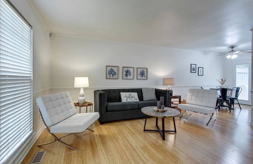 Murfreesboro House | Pet-Friendly Sunset Cottage: Cozy 2-Bedroom Retreat