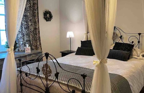 Fontevraud-l'Abbaye House | Inviting 2-Bedroom Home in a Picturesque French Village
