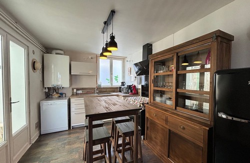 Chateauroux Cottage | Family-Friendly Gite Châteauroux with 3 Bedrooms for 6