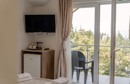 Ohrid Villa | Comfortable Double Room with Balcony and Lake View