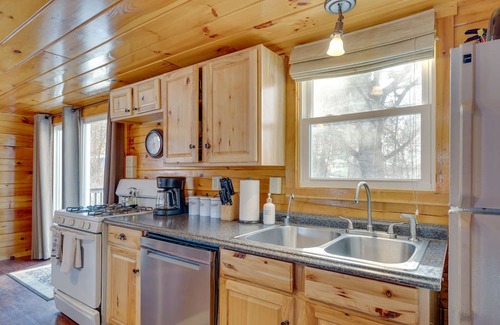 Weirs Beach Cabin | Charming Laconia Cabin near Winnipesaukee Pier & Hot Tub