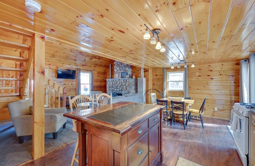 Weirs Beach Cabin | Charming Laconia Cabin near Winnipesaukee Pier & Hot Tub
