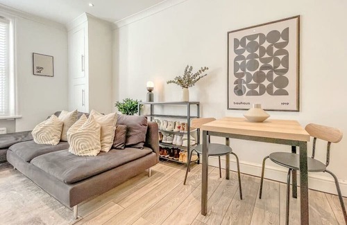 Belsize Apartment | Peaceful 2 Bedroom Apartment in Belsize Village - Pet Friendly