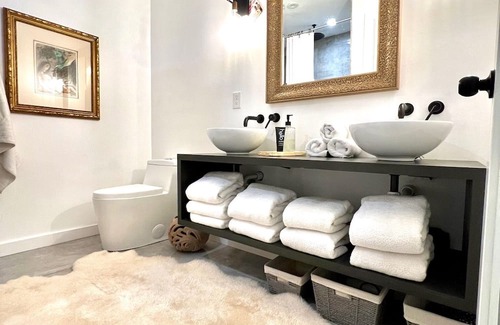 Keego Harbor House | Welcoming 3-Bedroom House with Lake Access and Hot Tub