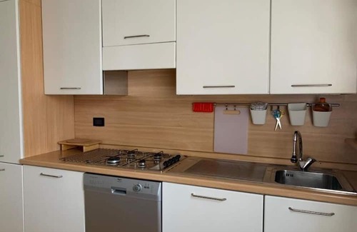 Savena Apartment | Vanessa's House: Family-Friendly Getaway with Breakfast Included