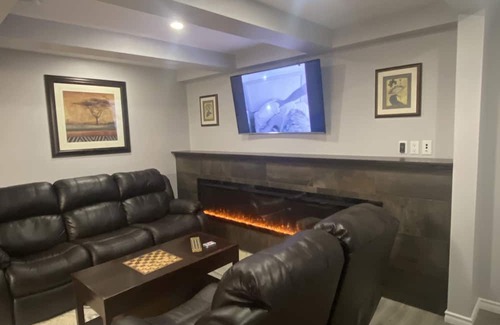 Sundridge House | Convenient Stay at Downtown Belmont & Main - Pet Friendly