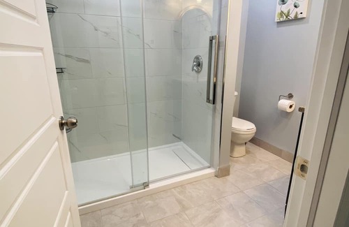 Sundridge House | Convenient Stay at Downtown Belmont & Main - Pet Friendly
