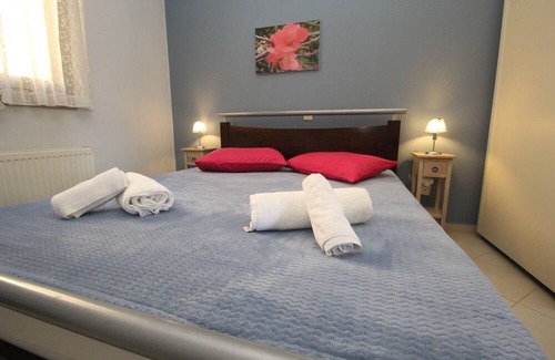 Aegina Apartment | Seaside 2 Bedroom Getaway by Frangki with Breakfast Included