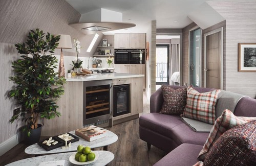 Arrochar Cottage | Relaxing Ardlui Retreat Lodge with Spa & Hot Tub Amenities